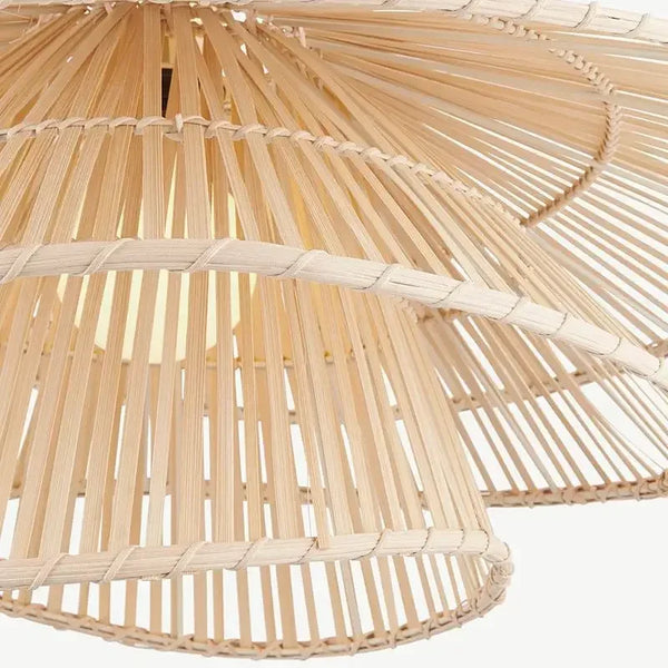 Abat-jour en bambou naturel diffusant une lumière chaleureuse