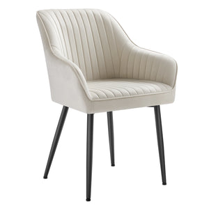 Chaise LUCO en velours beige clair sur fond blanc - Design doux et naturel