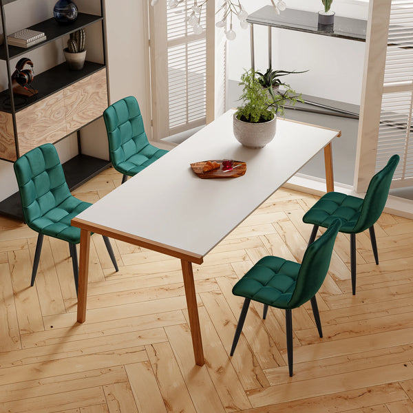 Chaises UPHO disposées autour d’une table à manger – ambiance élégante avec sol clair et décoration épurée