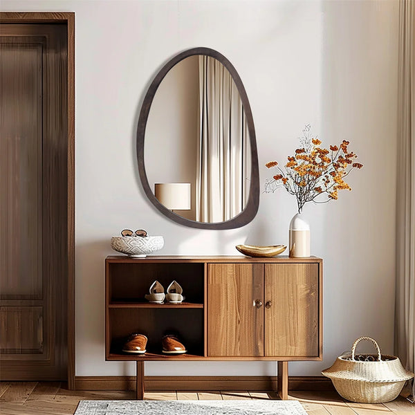 Détail du cadre bois noyer miroir VELOR – texture naturelle raffinée