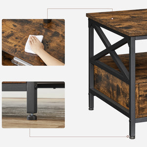 Détail du coin de la table basse WERO – Pied en acier noir et bord en bois rustique travaillé