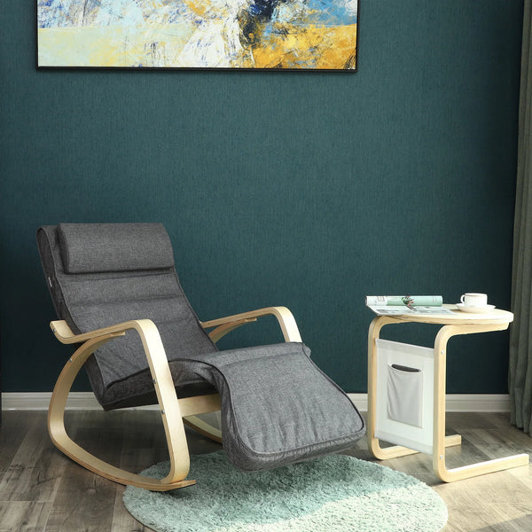 Fauteuil ERO avec accoudoirs bois installé près d’une fenêtre – Espace lecture cosy