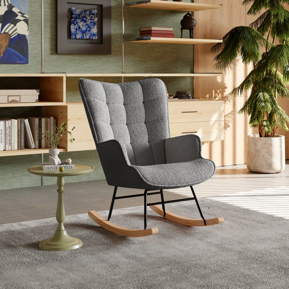 Fauteuil basculant en tissu doux dans un coin lecture cosy