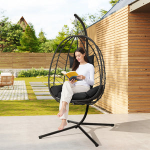 Fauteuil suspendu OEUFI dans salon moderne – Coin lecture et relaxation
