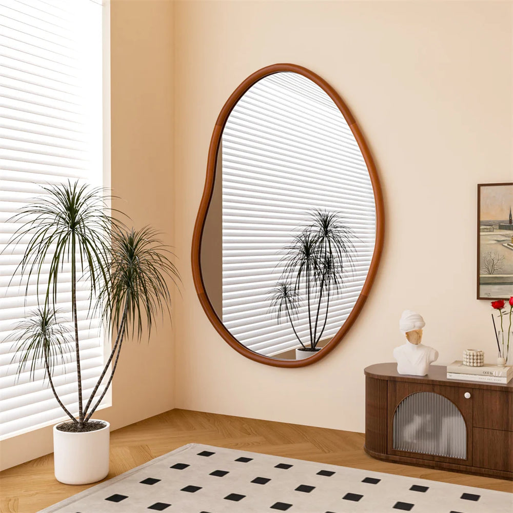 Miroir mural BEVIO asymétrique avec cadre bois clair – design moderne