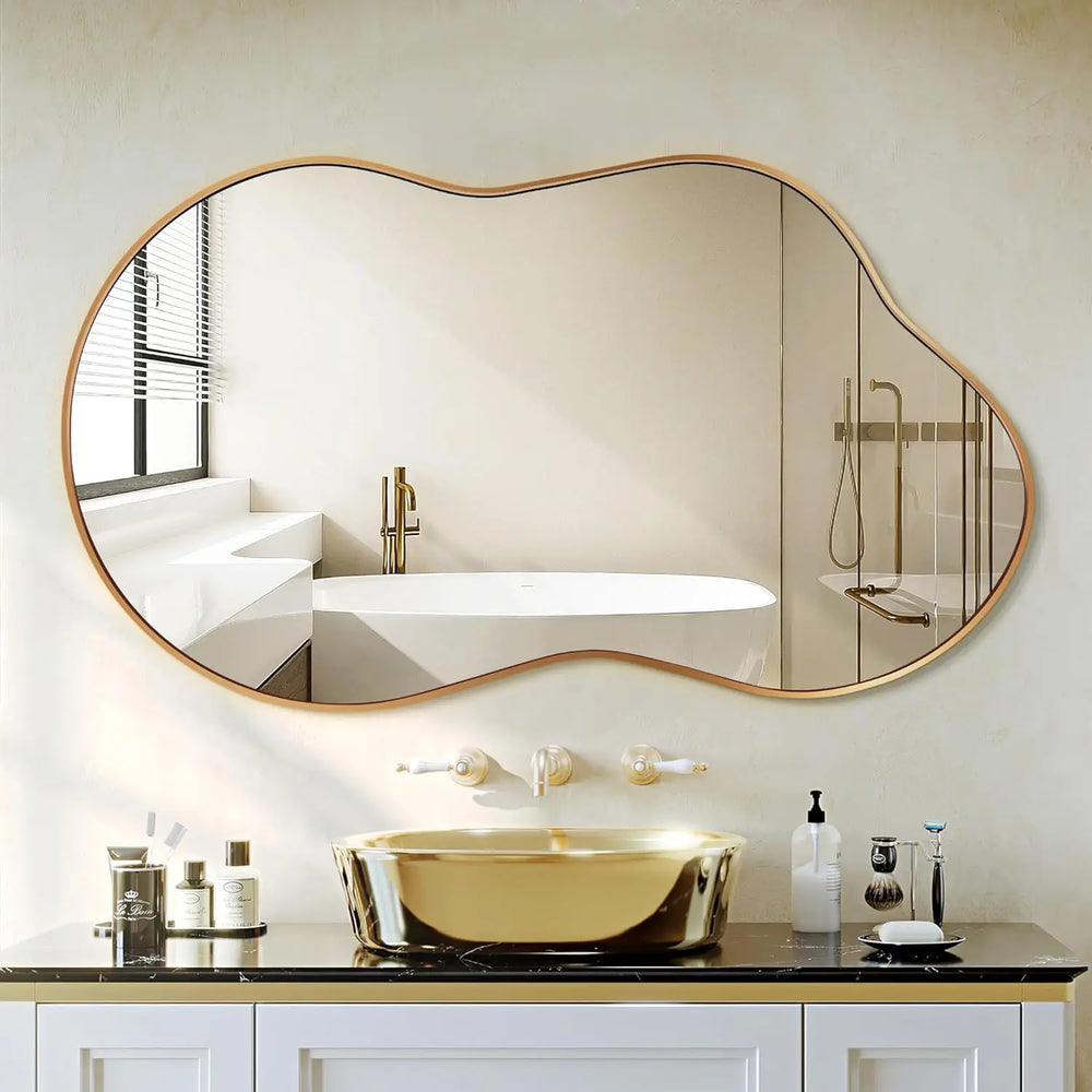 Miroir mural irrégulier IVORA avec cadre doré – design moderne