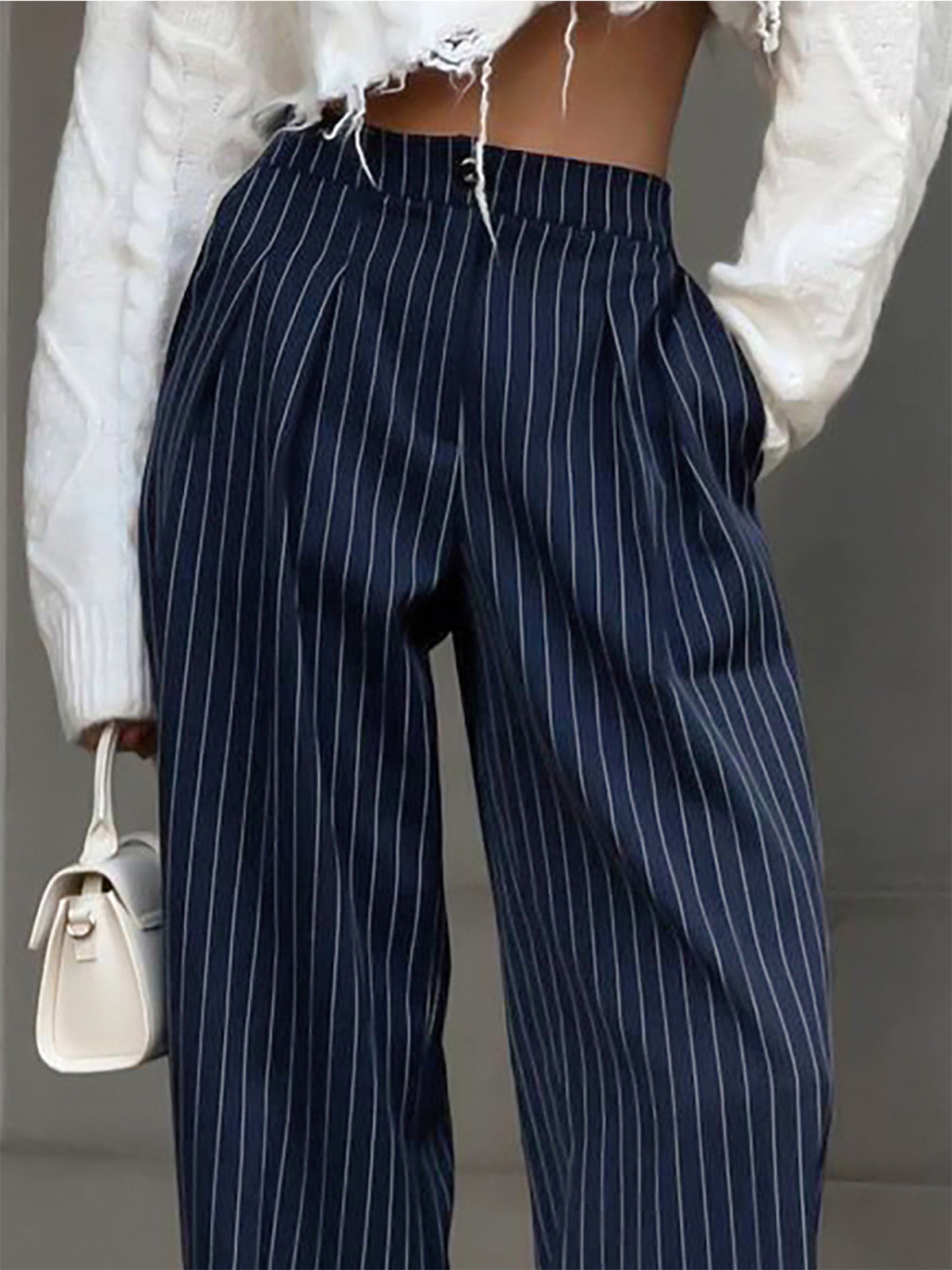 Céleste | Plissierte weite Hose mit feinen Streifen