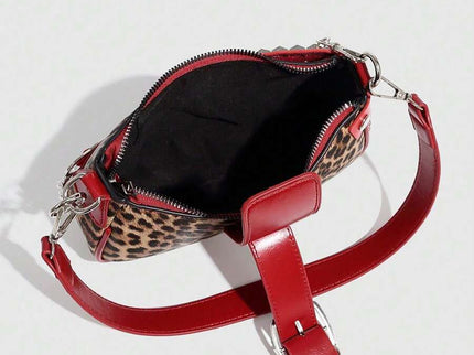 Sac à bandoulière avec chaine et motif en argenté rouge, leopard avec cerise et accessoire vu de cote detail sac vu de dessus contenance interieur noir