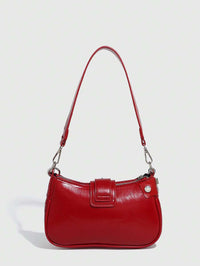 Sac à bandoulière avec chaine et motif en argenté rouge uni avec cerise vu derriere
