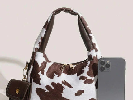 petit sac a main avec petite sacoche style tache animal marron fonce  de profil avec telephone representation taille