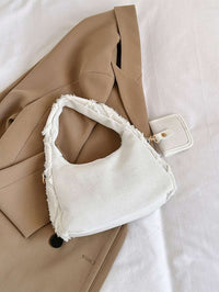 sac a main pose sur affaire style efilochee et brodee avec petite sacoche de derriere 