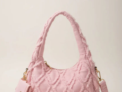 sac a main rose style brodee et efilochee chou avec petite sacoche accrochee pose sur ceintre presentation