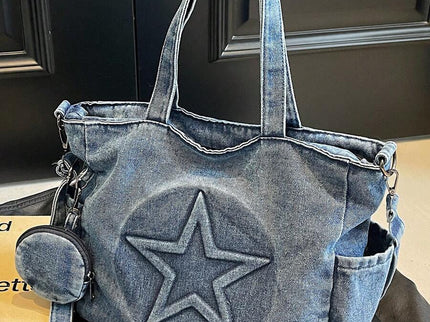 sac cabas bleu en denim pour femme a double sangle posee sur le sol grandeur sac