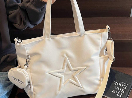 sac cabas en cuir beige pour femme   sur escalier