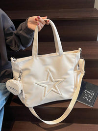 sac cabas en cuir beige pour femme   sur escalier