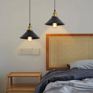 Suspension métal noir VENTO – Design rétro industriel pour salon et salle à manger